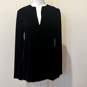 Banana republic women’s size small velvet, black, long sleeve tunic.